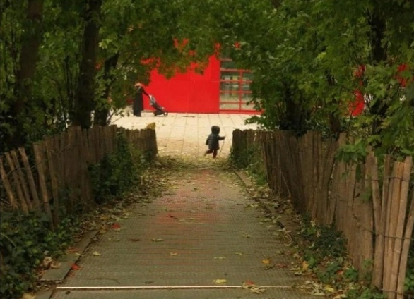 Le rouge dans le paysage.